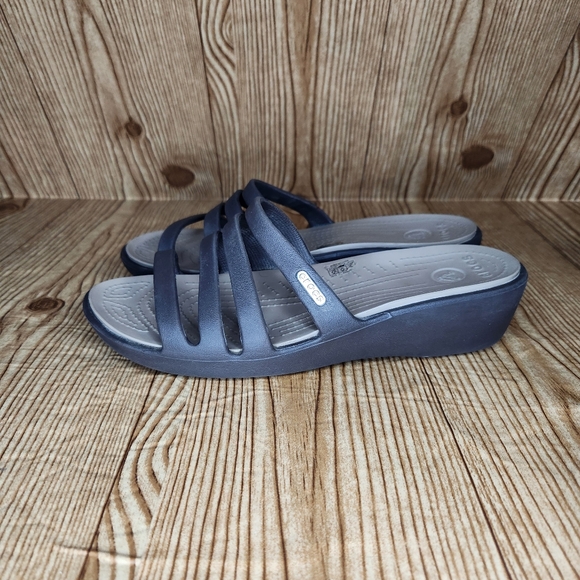 Crocs Women's Size US 8 Rhonda Wedge Strappy‎ Sandal Slip On Logo Brown Comfy - Picture 2 of 6